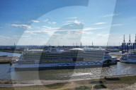 NEWS - Coronavirus: Die stillgelegten Kreuzfahrtschiffe AIDA Perla und AIDA Blu am Cruise Center Steinwerder im Hamburger Hafen