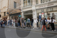 NEWS - Coronavirus: BevÃ¶lkerte Ufer des Kanals St-Martin in Paris