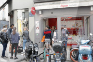 NEWS - Coronavirus: BevÃ¶lkerte Ufer des Kanals St-Martin in Paris