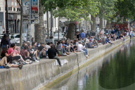 NEWS - Coronavirus: BevÃ¶lkerte Ufer des Kanals St-Martin in Paris