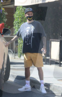 PREMIUM EXCLUSIVE  Justin Bieber wears Sorry t shirt with yellow glasses as he visits Il Pastaio 