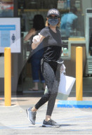 PREMIUM EXCLUSIVE Lisa Rinna Commands Attention By Going Braless 