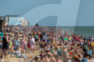 NEWS - Coronavirus: Gut besuchte Strände in Grossbritannien am Bank Holiday Montag