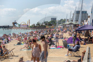 NEWS - Coronavirus: Gut besuchte Strände in Grossbritannien am Bank Holiday Montag