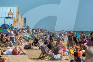 NEWS - Coronavirus: Gut besuchte Strände in Grossbritannien am Bank Holiday Montag