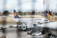 NEWS - Lufthansa-Flugzeug auf dem Flughafen Berlin-Tegel