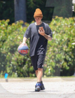 Justin Bieber plays basketball in BH