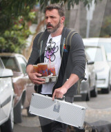 PREMIUM EXCLUSIVE Ben Affleck Cradles A Tray Of Iced Coffees While Toting An Instrument Case2