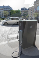 NEWS - Macron will Renault zum MarktfÃ¼hrer fÃ¼r Elektroautos machen