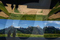 FEATURE - Das Spiegel-Chalet des Künstlers Doug Aitken in Gstaad