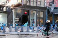 NEWS - USA Unruhen: Luxusläden in Soho New York verwüstet