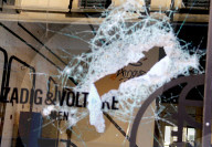 NEWS - USA Unruhen: Luxusläden in Soho New York verwüstet