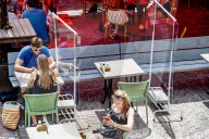 NEWS - Coronavirus: Restaurants und Cafes in Rotterdam mit Sicherheitsabstand
