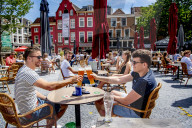 NEWS - Coronavirus: Restaurants und Cafes in Rotterdam mit Sicherheitsabstand