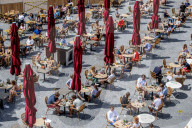 NEWS - Coronavirus: Restaurants und Cafes in Rotterdam mit Sicherheitsabstand