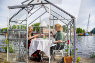 NEWS - Coronavirus: Gewächshäuser als Schutz im Amsterdamer Restaurant Mediamatic