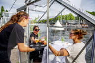 NEWS - Coronavirus: Gewächshäuser als Schutz im Amsterdamer Restaurant Mediamatic