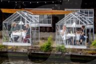 NEWS - Coronavirus: Gewächshäuser als Schutz im Amsterdamer Restaurant Mediamatic