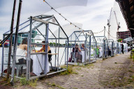 NEWS - Coronavirus: Gewächshäuser als Schutz im Amsterdamer Restaurant Mediamatic