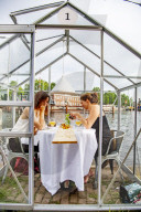 NEWS - Coronavirus: Gewächshäuser als Schutz im Amsterdamer Restaurant Mediamatic