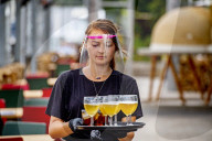 NEWS - Coronavirus: Gewächshäuser als Schutz im Amsterdamer Restaurant Mediamatic