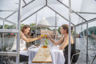 NEWS - Coronavirus: Gewächshäuser als Schutz im Amsterdamer Restaurant Mediamatic