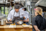 NEWS - Coronavirus: Gewächshäuser als Schutz im Amsterdamer Restaurant Mediamatic