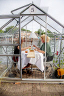 NEWS - Coronavirus: Gewächshäuser als Schutz im Amsterdamer Restaurant Mediamatic