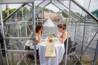 NEWS - Coronavirus: Gewächshäuser als Schutz im Amsterdamer Restaurant Mediamatic