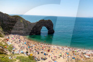 NEWS - Coronavirus: Tausende zieht es an die Küste in Dorset