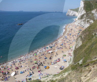 NEWS - Coronavirus: Tausende zieht es an die Küste in Dorset