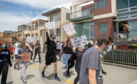 NEWS - USA Unruhen: Black Lives Matter-Demonstration in Hermosa Beach, Los Angeles