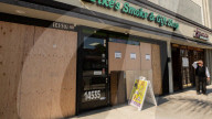 NEWS - USA Unruhen: Verbarrikadierte Shops in Los Angeles