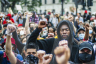 Around 15K - 20K  protesters marched from Hyde Park to the Paliament square against the murder of George Floyd in Minnosota USA.  They first spent time at Speaker’s corner where speechs were made. The huge crowd then moved south to the river past Victor