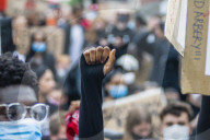 Around 15K - 20K  protesters marched from Hyde Park to the Paliament square against the murder of George Floyd in Minnosota USA.  They first spent time at Speaker’s corner where speechs were made. The huge crowd then moved south to the river past Victor