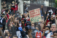 Around 15K - 20K  protesters marched from Hyde Park to the Paliament square against the murder of George Floyd in Minnosota USA.  They first spent time at Speaker’s corner where speechs were made. The huge crowd then moved south to the river past Victor