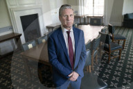 Keir Starmer accuses PM of ignoring virus help offer