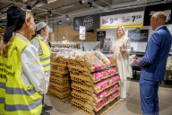 ROYALS - Königin Maxima von Holland besucht einen Supermarkt 