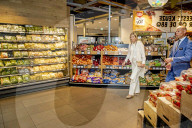 ROYALS - Königin Maxima von Holland besucht einen Supermarkt 