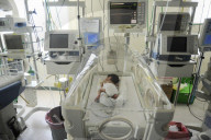 NEWS - Coronavirus: Baby in Mexico im Brutkasten, nachdem es mit möglichem COVID-19 geboren wurde