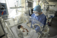 NEWS - Coronavirus: Baby in Mexico im Brutkasten, nachdem es mit möglichem COVID-19 geboren wurde