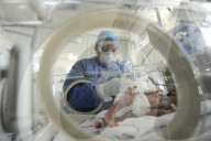 NEWS - Coronavirus: Baby in Mexico im Brutkasten, nachdem es mit möglichem COVID-19 geboren wurde