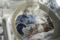 NEWS - Coronavirus: Baby in Mexico im Brutkasten, nachdem es mit möglichem COVID-19 geboren wurde