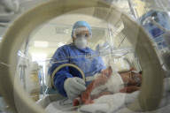 NEWS - Coronavirus: Baby in Mexico im Brutkasten, nachdem es mit möglichem COVID-19 geboren wurde