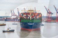 NEWS - Das grösste Containerschiff der Welt HMM Algeciras legt in Hamburg an
