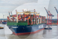 NEWS - Das grösste Containerschiff der Welt HMM Algeciras legt in Hamburg an