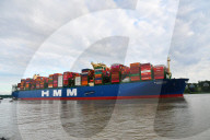 NEWS - Das grösste Containerschiff der Welt HMM Algeciras legt in Hamburg an