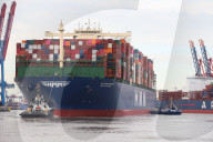 NEWS - Das grösste Containerschiff der Welt HMM Algeciras legt in Hamburg an