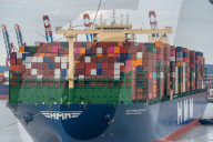 NEWS - Das grösste Containerschiff der Welt HMM Algeciras legt in Hamburg an