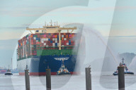 NEWS - Das grösste Containerschiff der Welt HMM Algeciras legt in Hamburg an